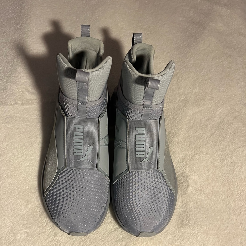GREY PUMAS
